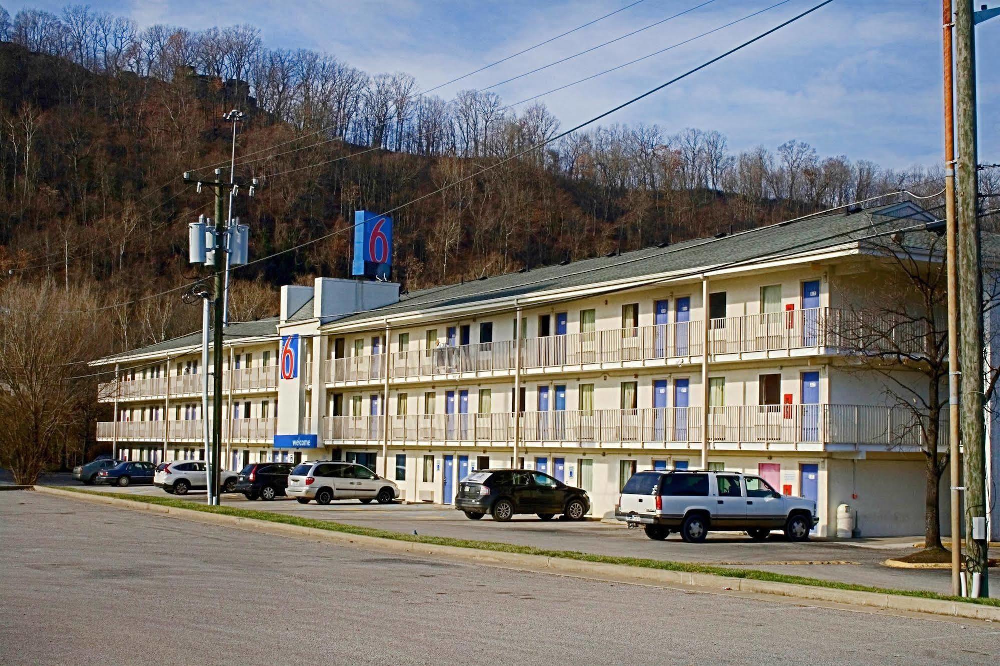 Days Inn By Wyndham Charleston Wv Экстерьер фото