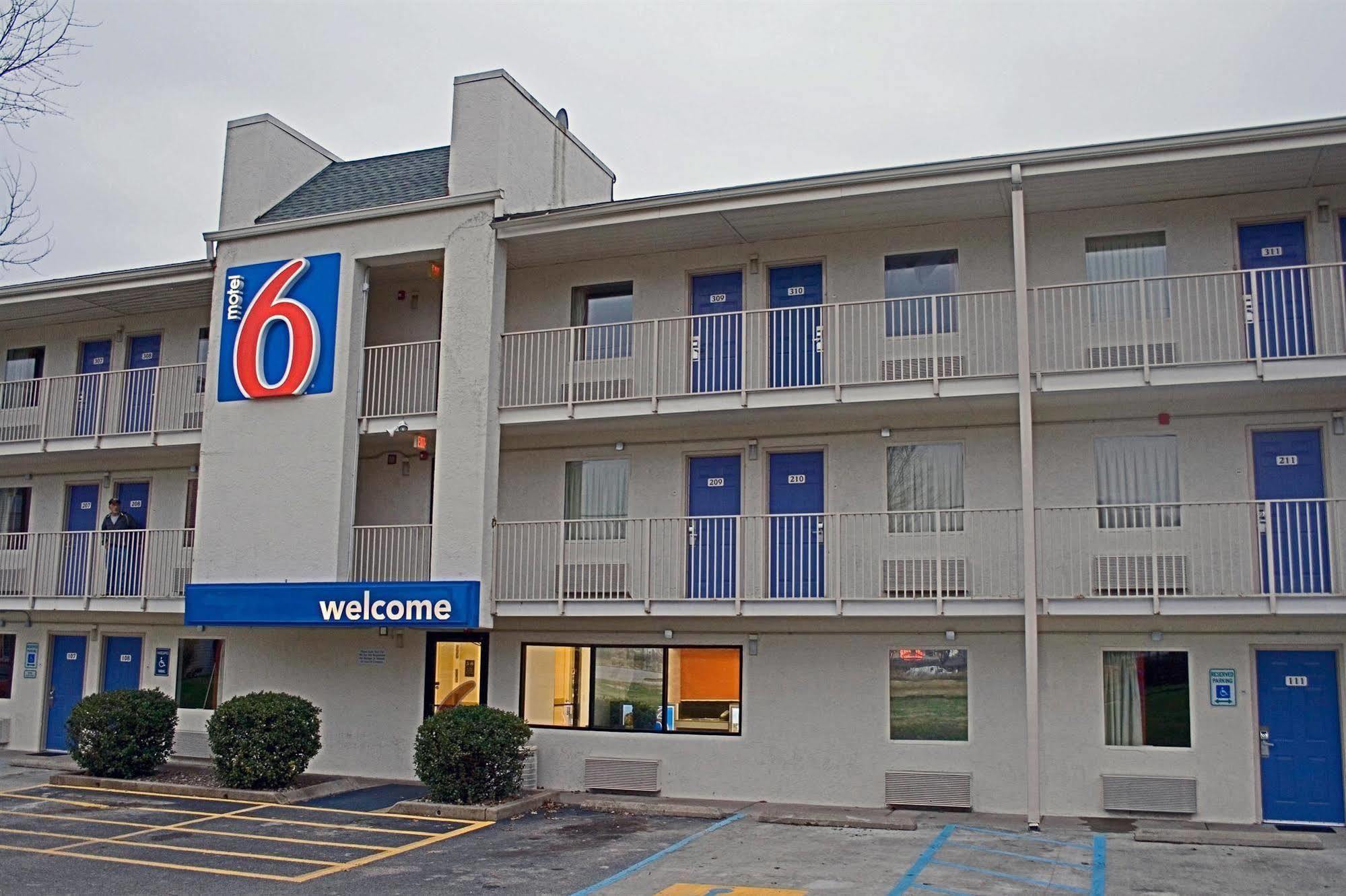 Days Inn By Wyndham Charleston Wv Экстерьер фото